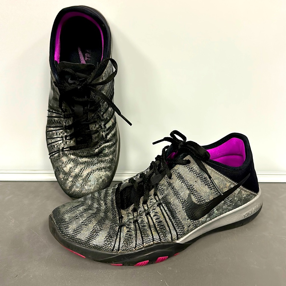NIKE Free TR6 Training Sneakers - Women’s 7.5 - Hologram